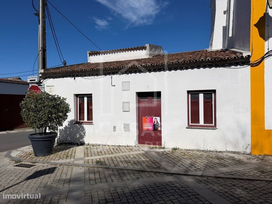 Moradia T5 com quintal e terraço em Vila Alva