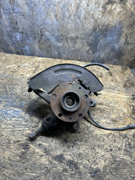 Ступиця передня права Peugeot 607 дизель 2.2 Пежо