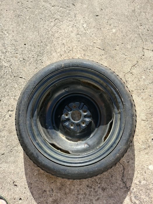 Pneu suplente Toyota Yaris