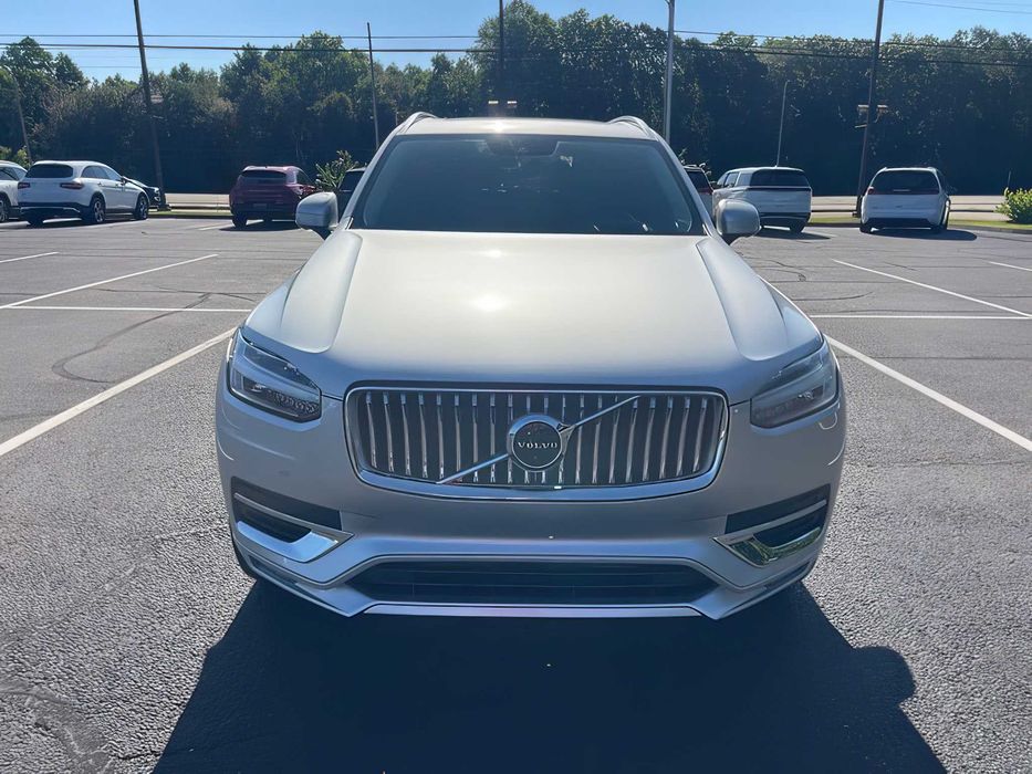 Volvo XC90      2022