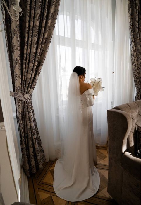 Продам весільну сукню  Купляла в салоні Rose/Bridal Store