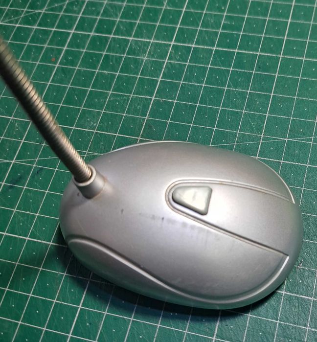 Candeeiro de secretária de leds a pilhas