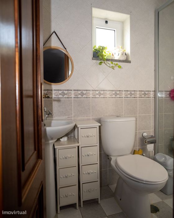 Moradia Bifamiliar Duplex com Garagem, e Quintal Privado em  Foz Côa