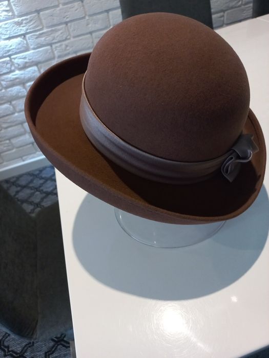 Nowy damski kapelusz