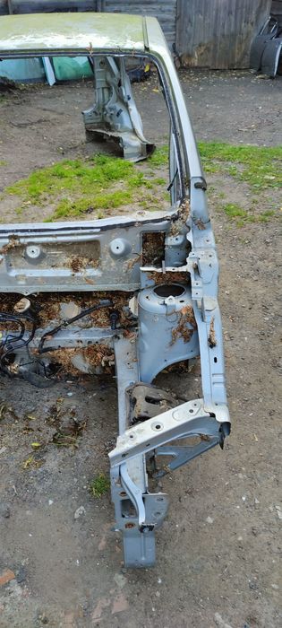 Nissan note E11. Передня Четверть