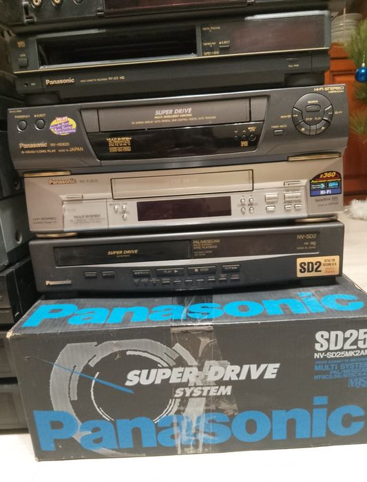 Видеомагнитофон  Panasonic.
