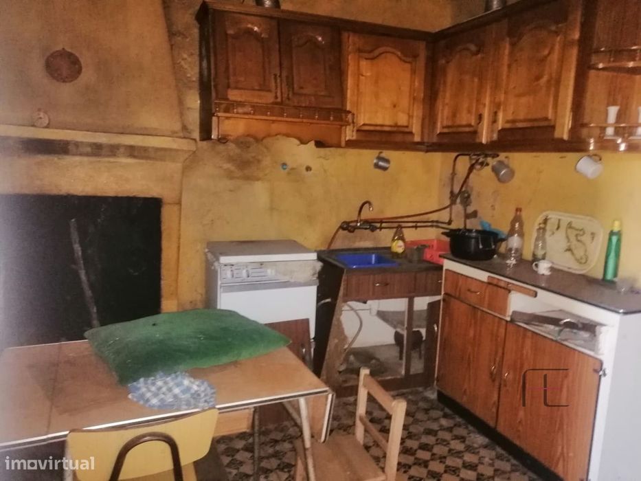 Moradia para Restaurar T3 Venda em Mogadouro, Valverde, Vale de Porco