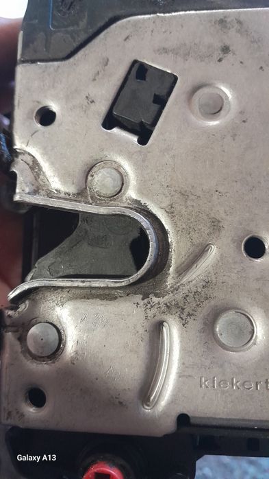 Замок задней двери