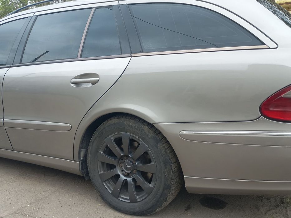Mercedes-Benz  E 220 W211