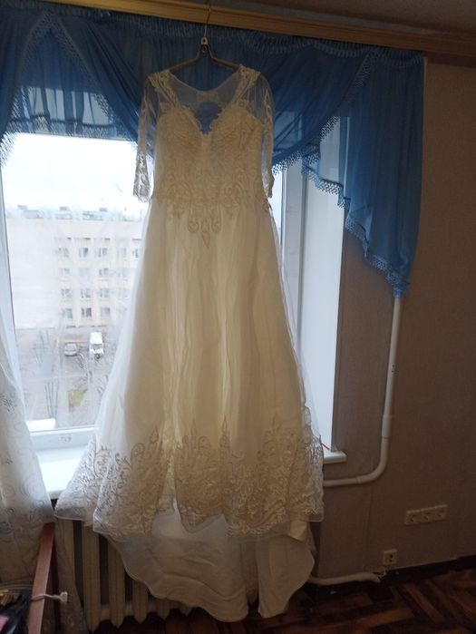 Б/в весільна сукня