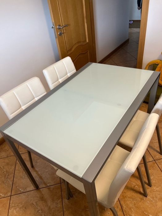 Vendo Conjunto de mesa + 4 cadeiras