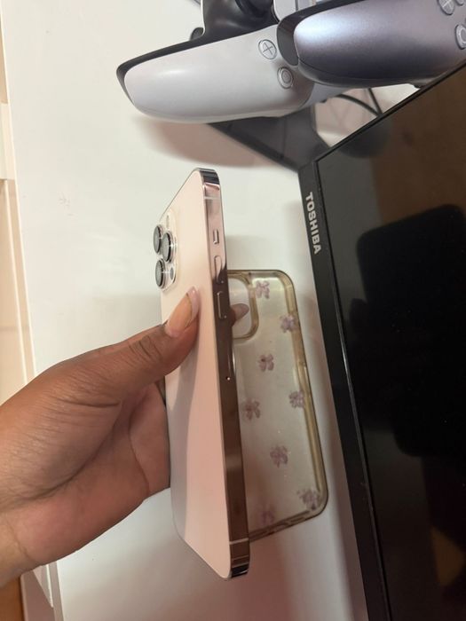Vendo iPhone 13 Pro Max 128g bateria 83% tudo original.