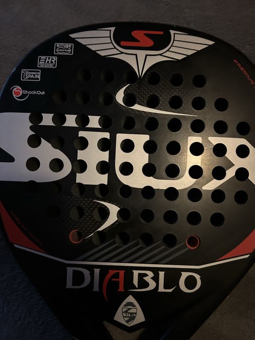 Raquete Siux Diablo preta e vermelha