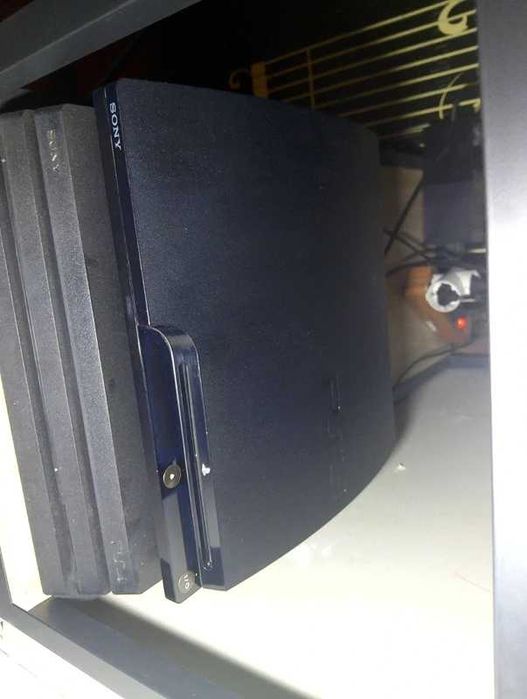 PlayStation 3 Slim Desbloqueada 320 GB – Como Nova + 2 Comandos + 16 Jogos
