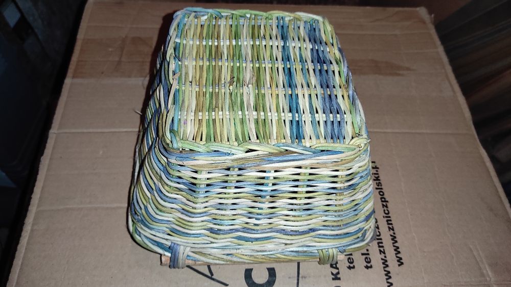 Kwadratowa osłonka wiklinowa