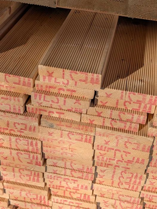 Drewno konstrukcyjne C24 KVH BSH deski boazeria elewacja taras krokwie podbitka drewno suszone na budowę materiał na dom szkieletowy