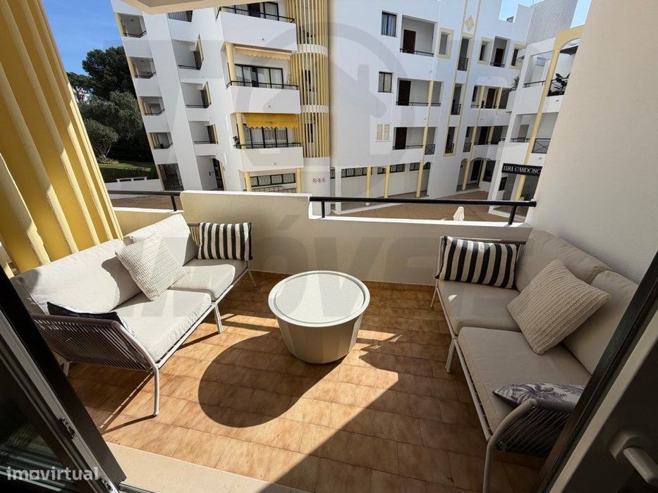 Apartamento T1 Renovado com Varanda e Piscina - Vilamoura - 399.000€