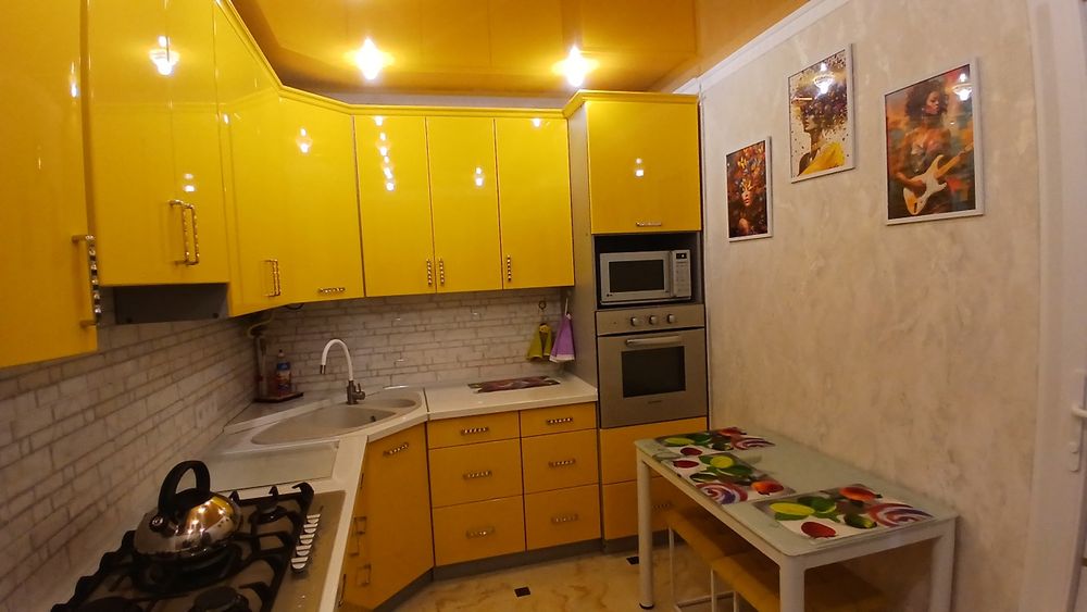 Будиночок ПОДОБОВО  зі СВІТЛОМ і теплом в ЦЕНТРІ міста !!!