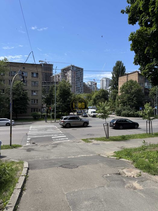 Без% 10 соток, Печерск, Правобережная 18, метро Зверенецкая, Выдубичи