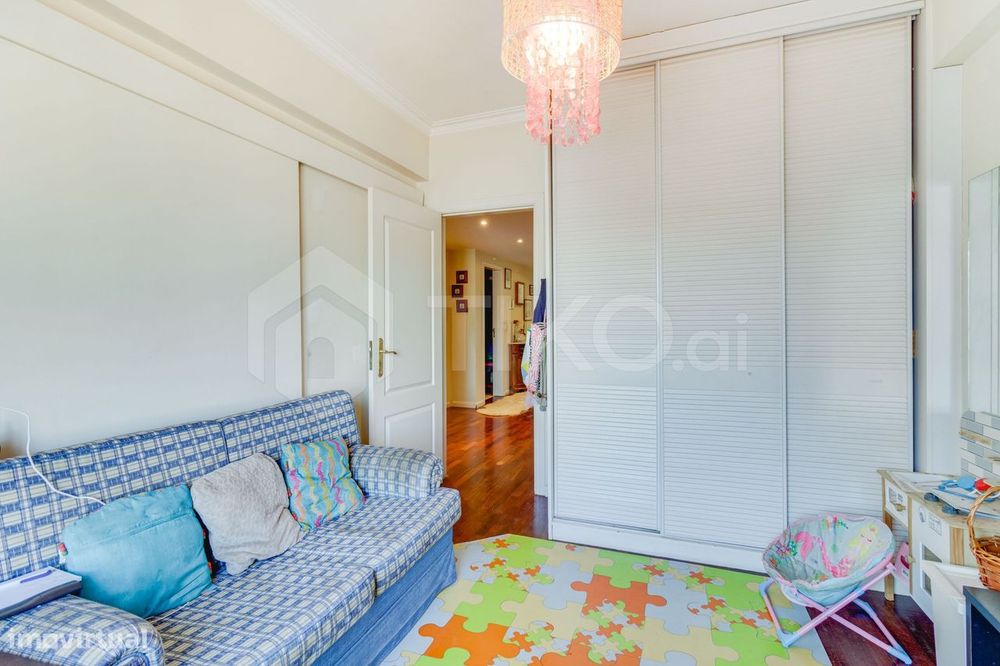 T4 com 209 m², vista 360º, sol todo o dia e garagem de 78 m² | Corroio
