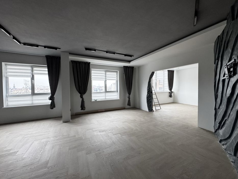 ‼️Продаж простороі 3-км дворівневої кв, центр, вид на Ратушу