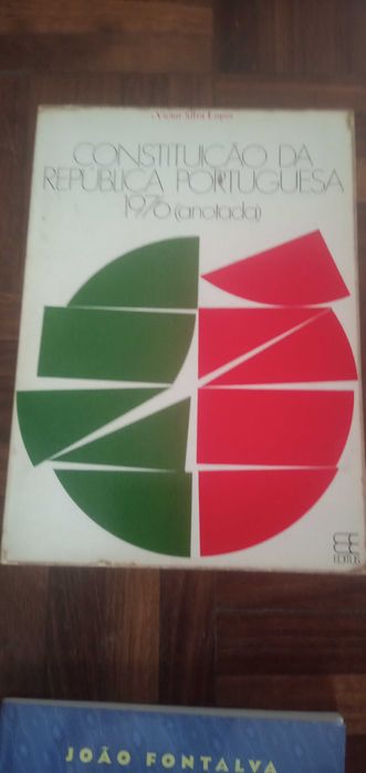 Vários livros 4€  e 3€ para desocupar gaia