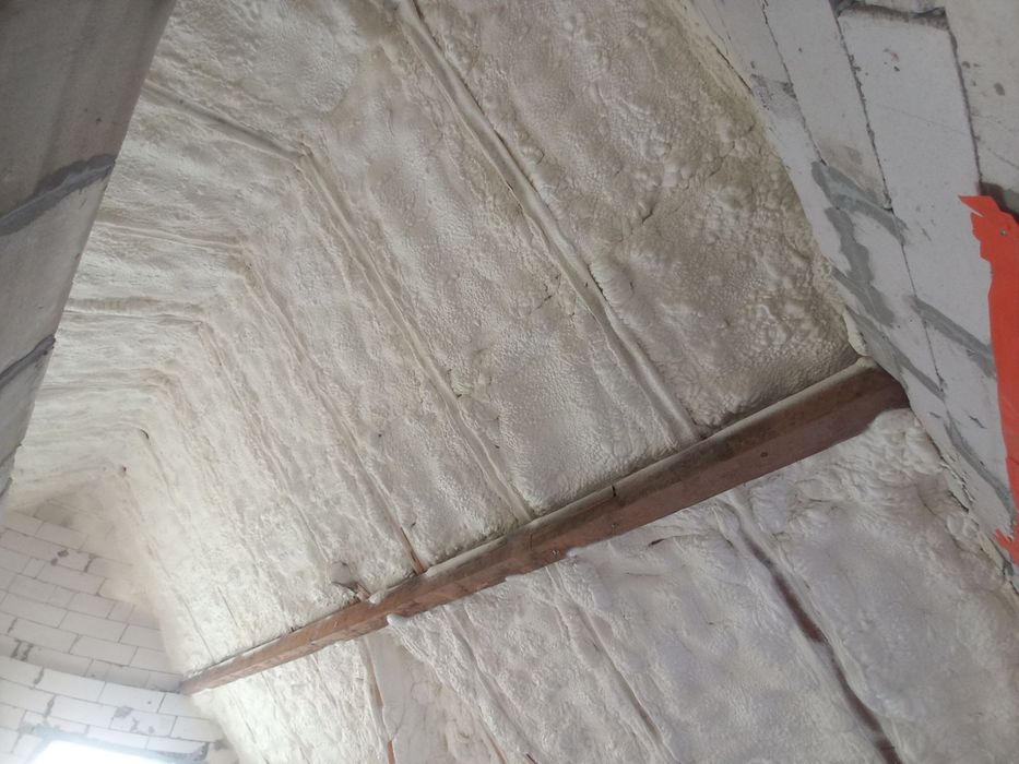 Утеплення пінополіуретаном, піною, мансард, Сколе
