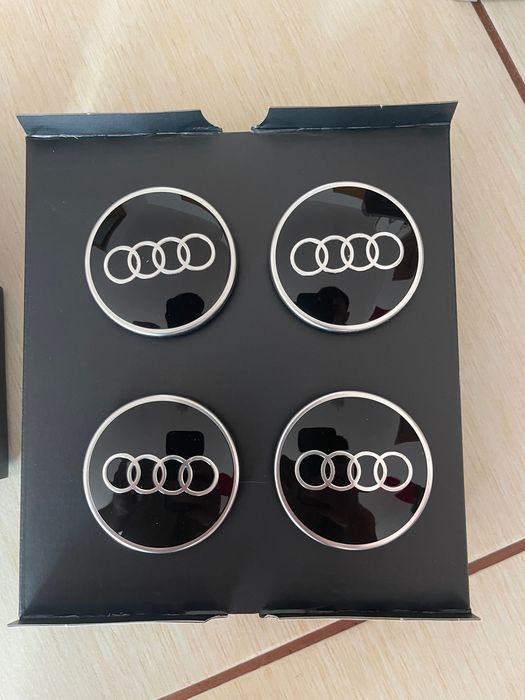 Оригінальні заглушки на маточину колеса (ковпачки в диски) Audi з плаваючими кільцями — комплект 4 шт.