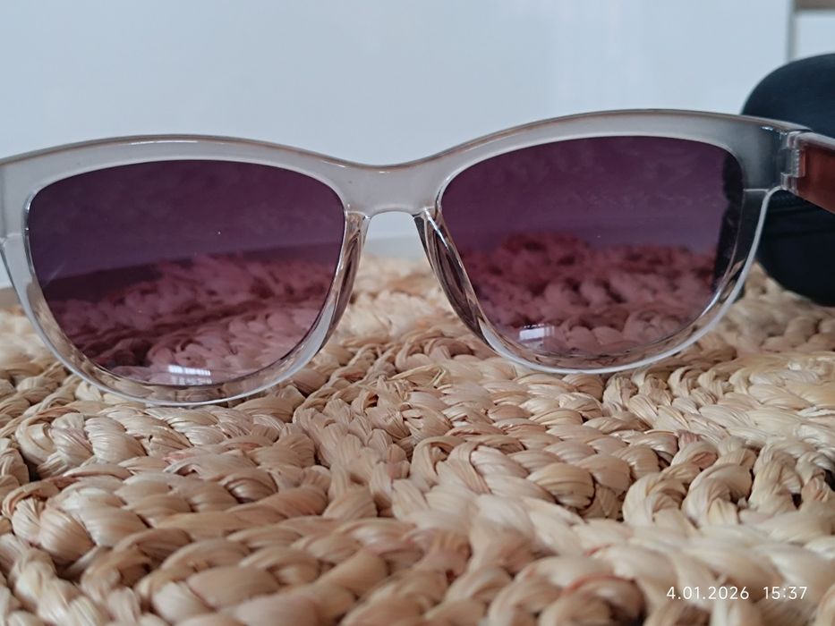 Okulary przeciwsłoneczne damskie w etui