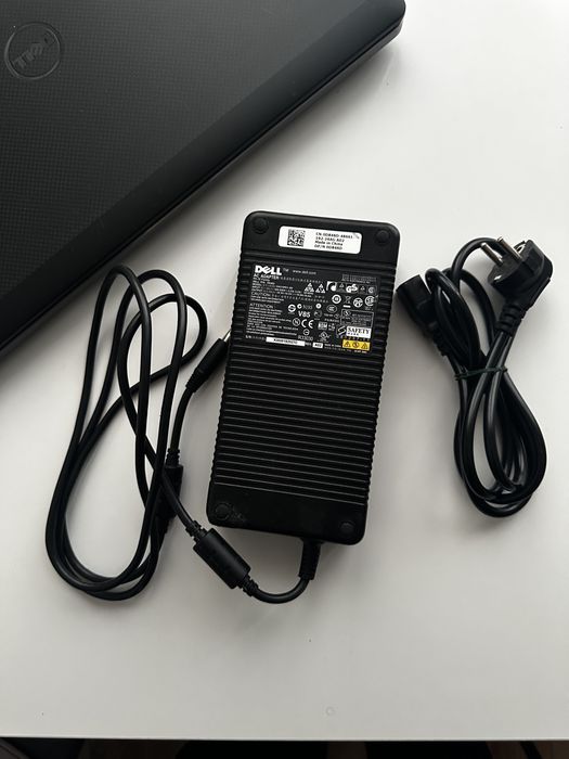 Dell Precision 7710 i7-6820HQ. 17.3 FullHD. Nvidia Quadro M4000M 4GB