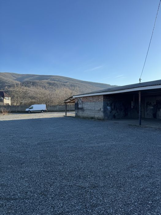 Здається гараж з навесами і великою територією