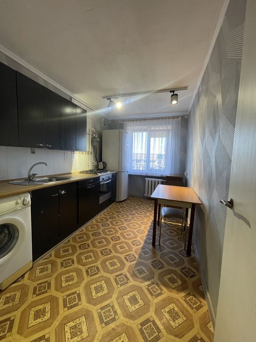 Сдаю 2- ком ж/м Комунар в жилом состоянии