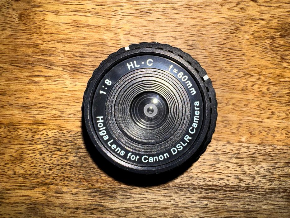Objetiva Holga para Canon DSLR.