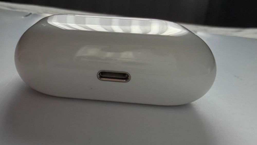 Apple AirPods Pro z MagSafe Charging Case – oryginalne, dobry stan