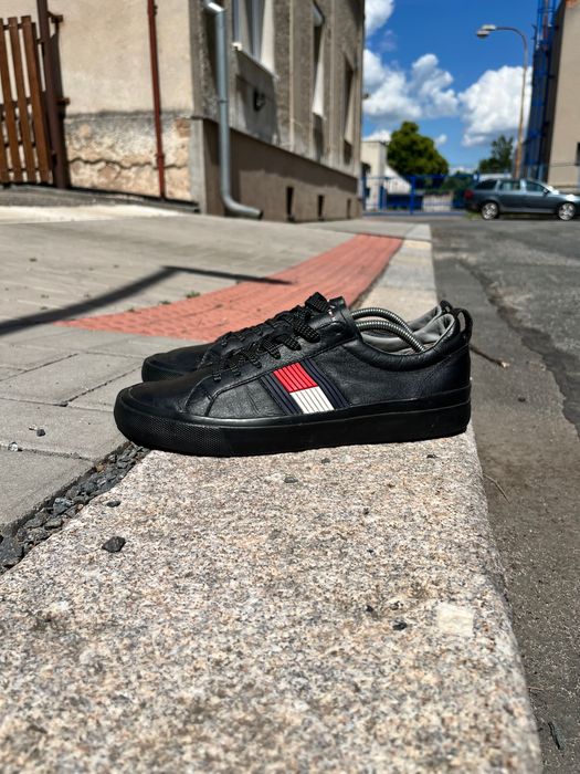 Кеди tommy hilfiger чорні шкіряні 42р