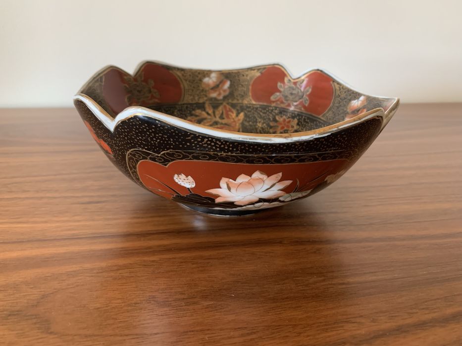 Taça em porcelana chinesa, anos 60. Flor de lótus