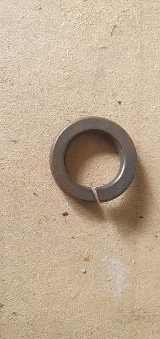 Podkładki okrągłe sprężynowe fi 16mm czarna. 2kg