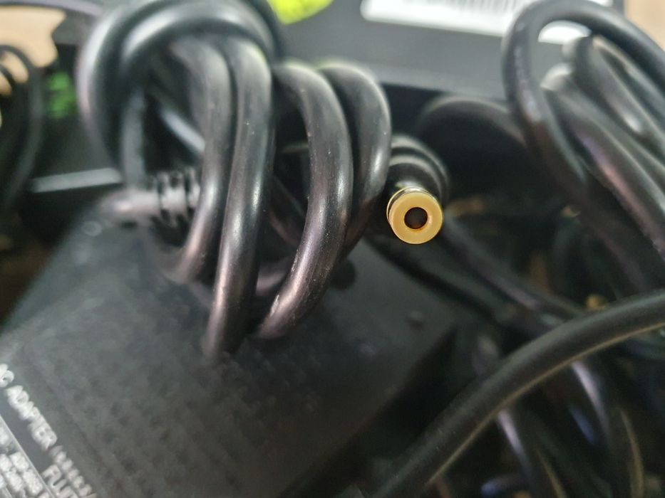 Зарядка зарядное блок питания Fujitsu Asus Toshiba 19v/4.22a 80w ориг