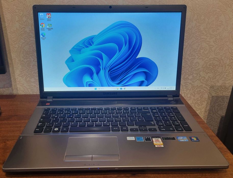 Samsung, TN-17.3,  i7-3610QM , 12 GB RAM, SDD 250GB
