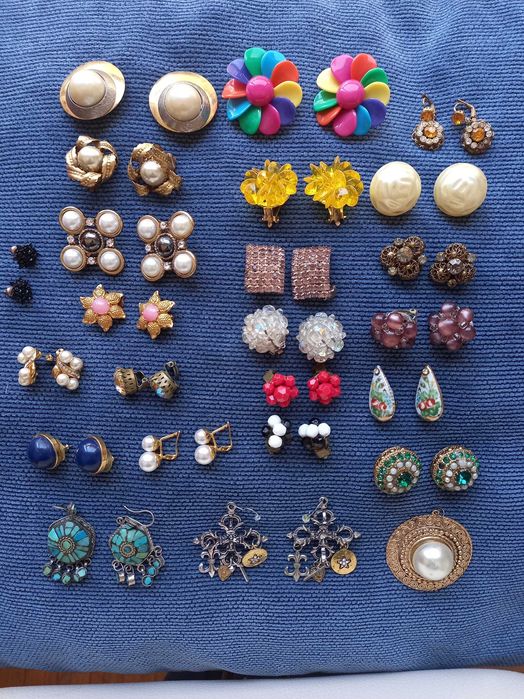 Brincos vintage e outros