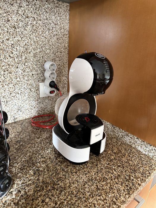 Maquina de café Dolce Gusto branca bonita