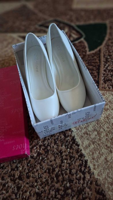 Продам весільні туфлі