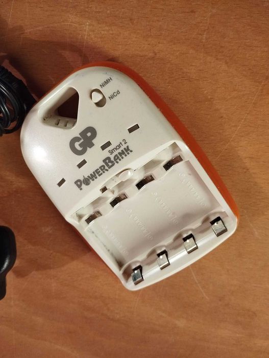 Carregador Pilhas GP PowerBank Smart 2 - NiMH/NiCd