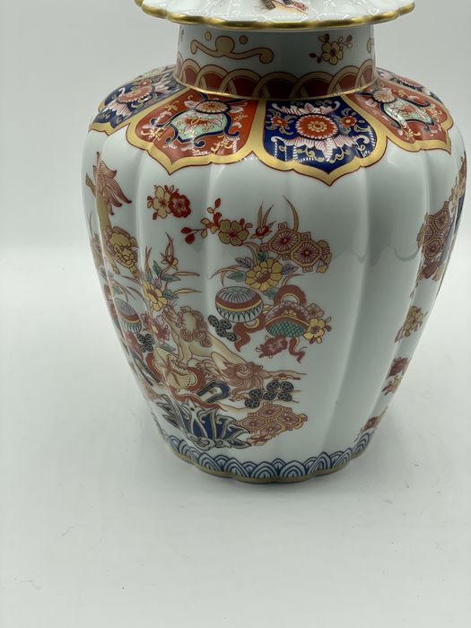 Vaso pote padrão samurai, da Vista Alegre