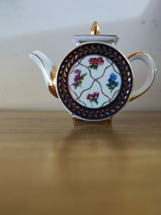 Bule em miniatura de fina porcelana Royal