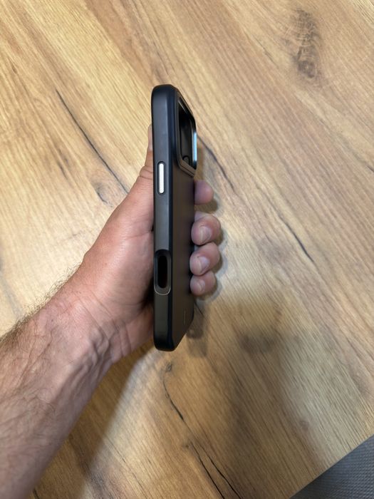 Карбоновый чехол Wiwu на iphone 17 pro max