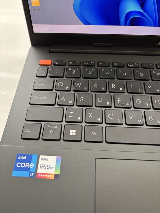 Ноутбук ASUS Vivobook S15 OLED K5504VA-MA383 стан нового всього рік