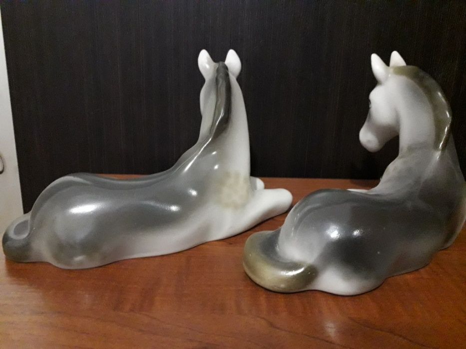 Статуэтка лошадки родом из СССР. Фарфоровая статуэтка Лось из СССР.