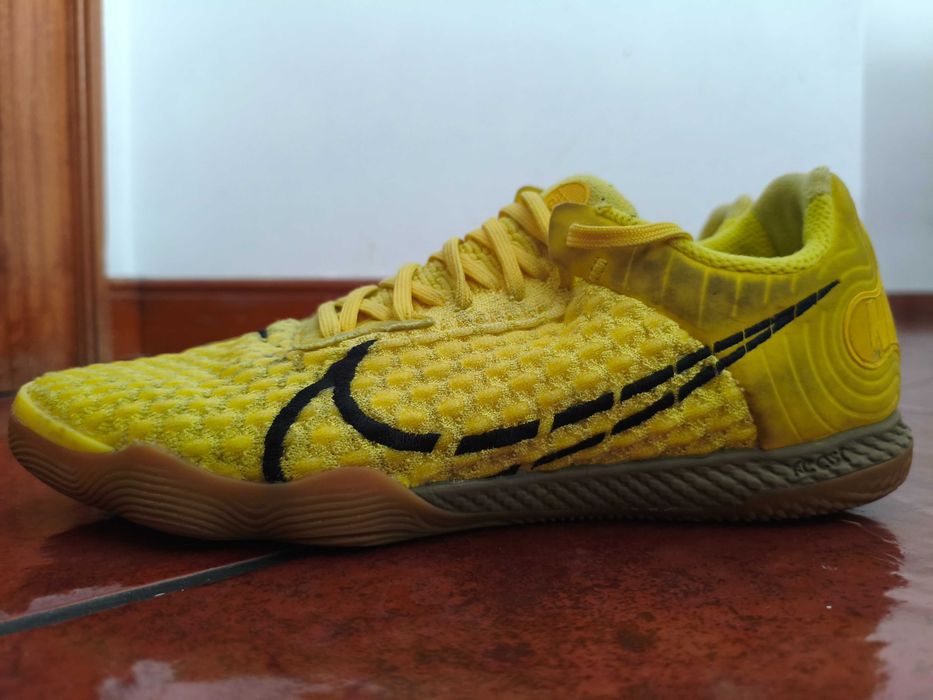 Sapatilhas amarelas da Nike