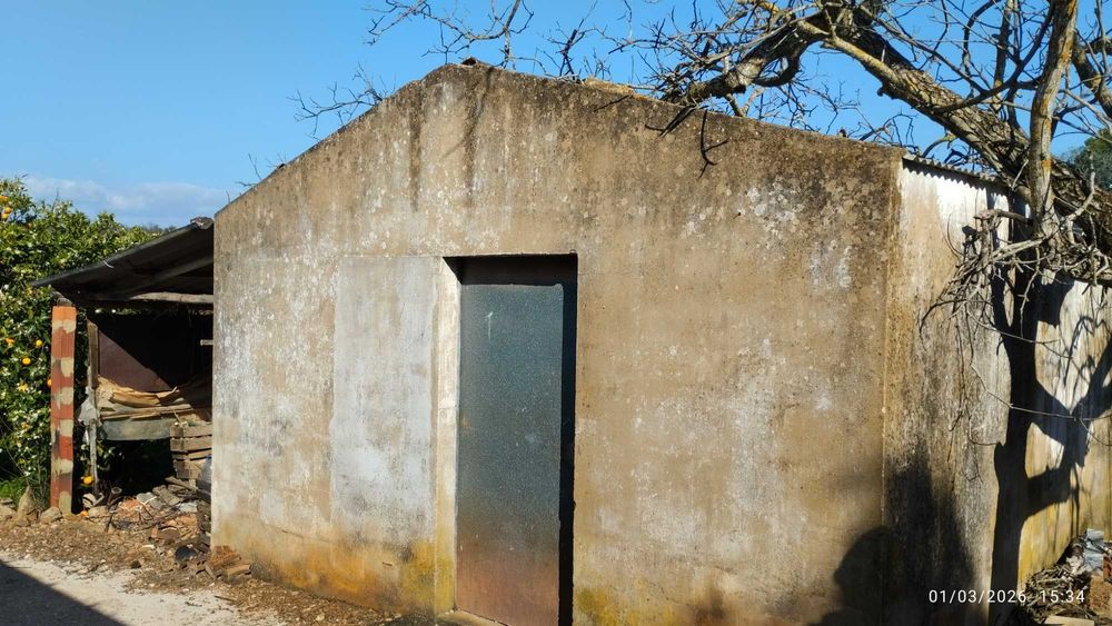 Terreno com casa para recuperar a poucos minutos da cidade de Silves